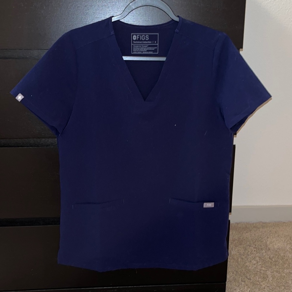 figs casma three pocket scrub top